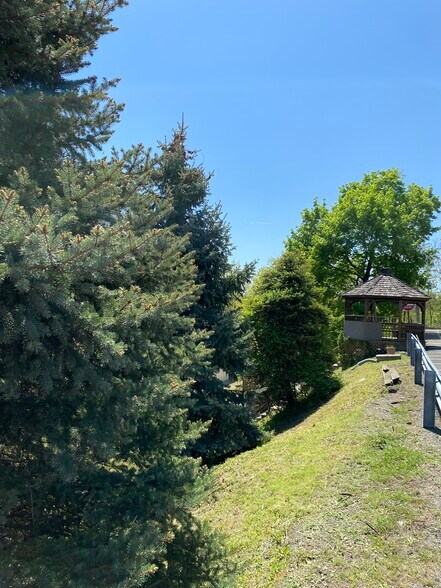 More Photos Of 1400 Lebanon Church Rd, Pittsburgh Unknown For Lease