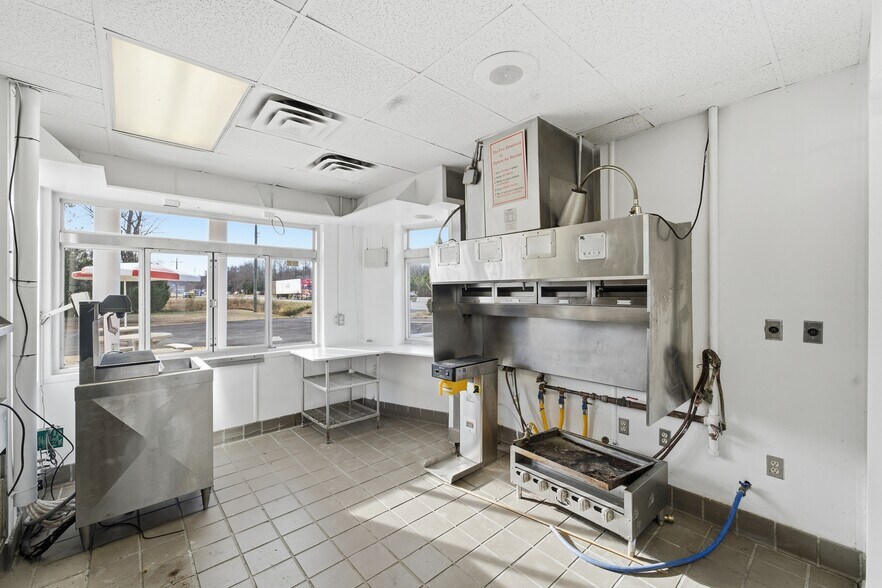 More Photos Of 5079 James Madison Pky, King George Fast Food For Sale