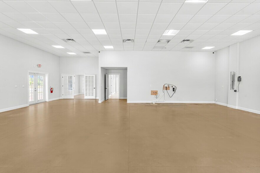 More Photos Of 5907 Sr-22, Panama City Funeral Home For Lease