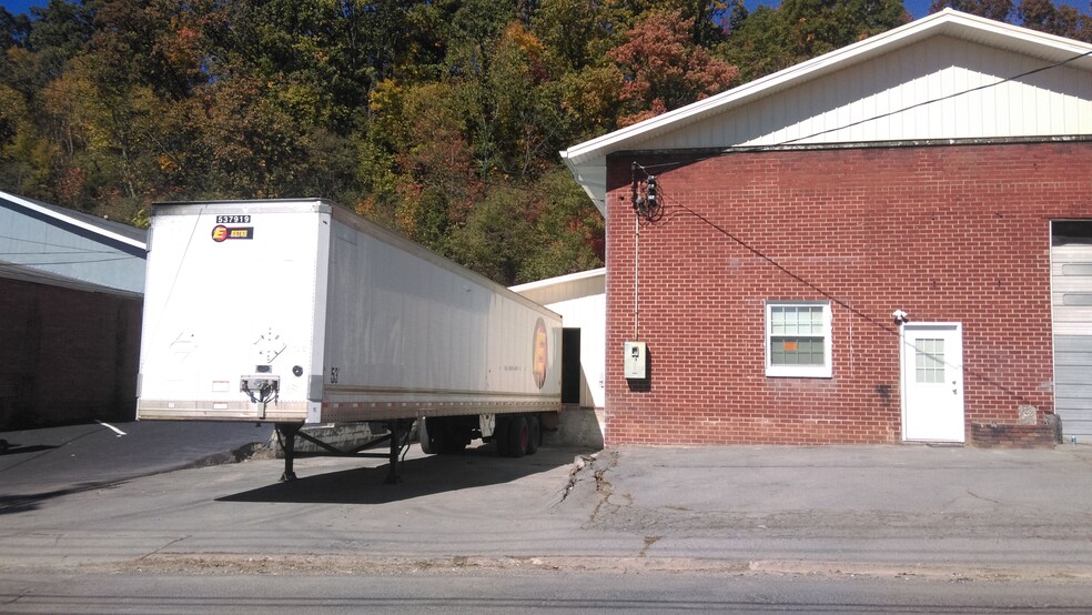 Primary Photo Of 411 E Market St, Johnson City Warehouse For Lease