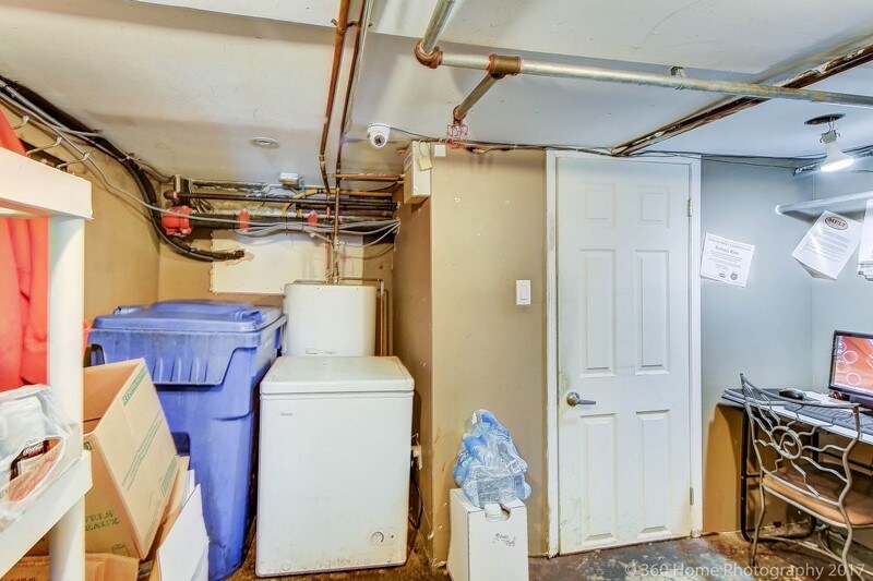 More Photos Of 300-302 Richmond St W, Toronto Storefront Retail Office For Lease