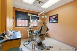 More Photos Of 454-456 Park St, Hartford Showroom For Lease