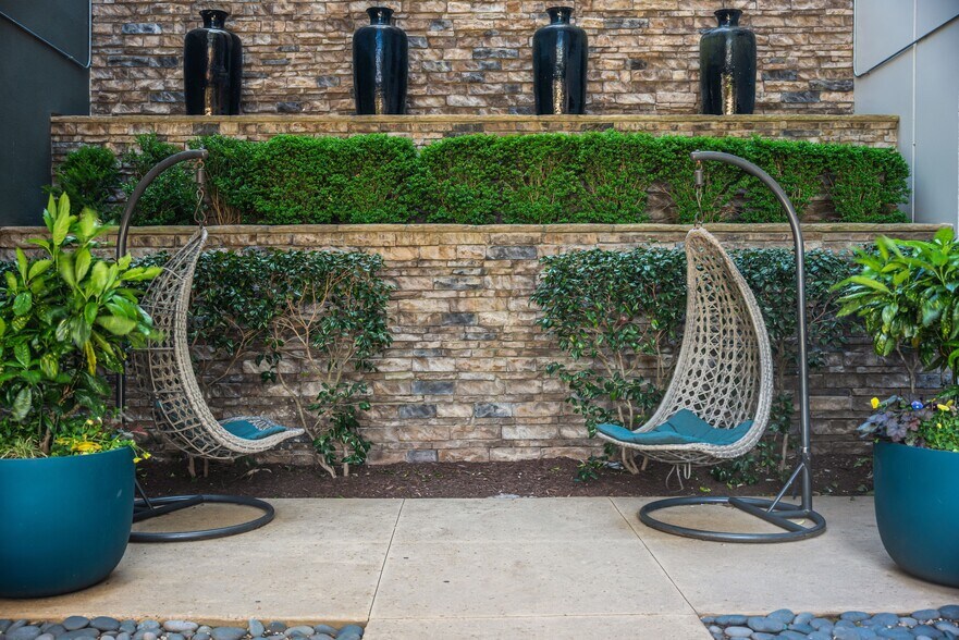 More Photos Of 900 E Six Forks Rd, Raleigh Apartments For Lease