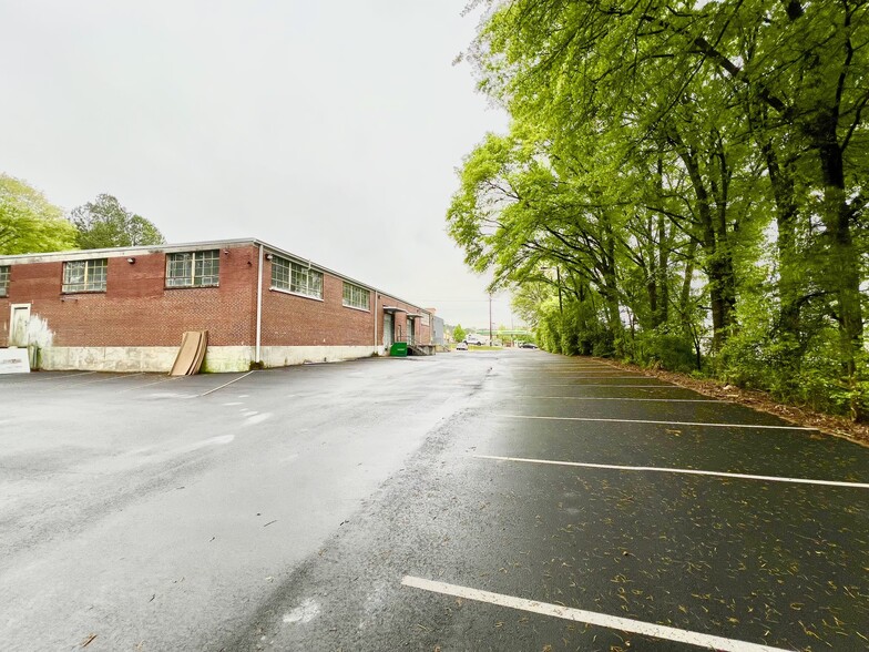 More Photos Of 1151 Chattahoochee Ave NW, Atlanta Storefront For Sale