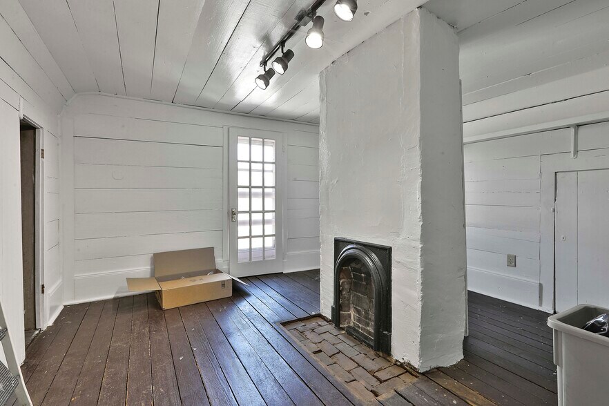 More Photos Of 8 Savannah St, Newnan Office For Lease