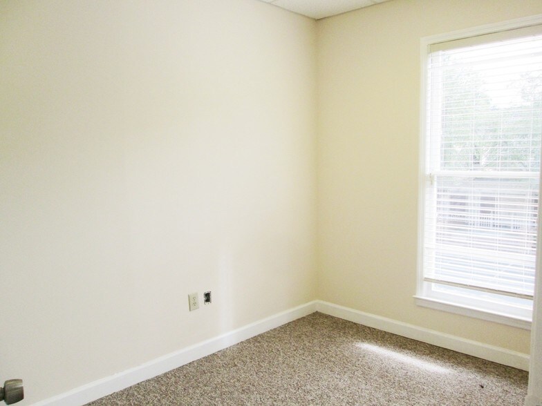 More Photos Of 3867 Holcomb Bridge Rd, Peachtree Corners Office For Lease