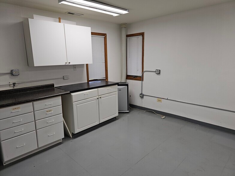 More Photos Of 402 W Boughton Rd, Bolingbrook Medical For Lease