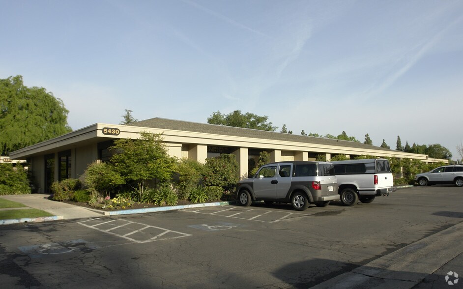 More Photos Of 5412 N Palm Ave, Fresno Unknown For Lease