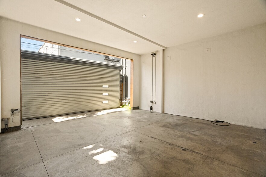 More Photos Of 120 Mildred Ave, Venice Loft Creative Space For Sale