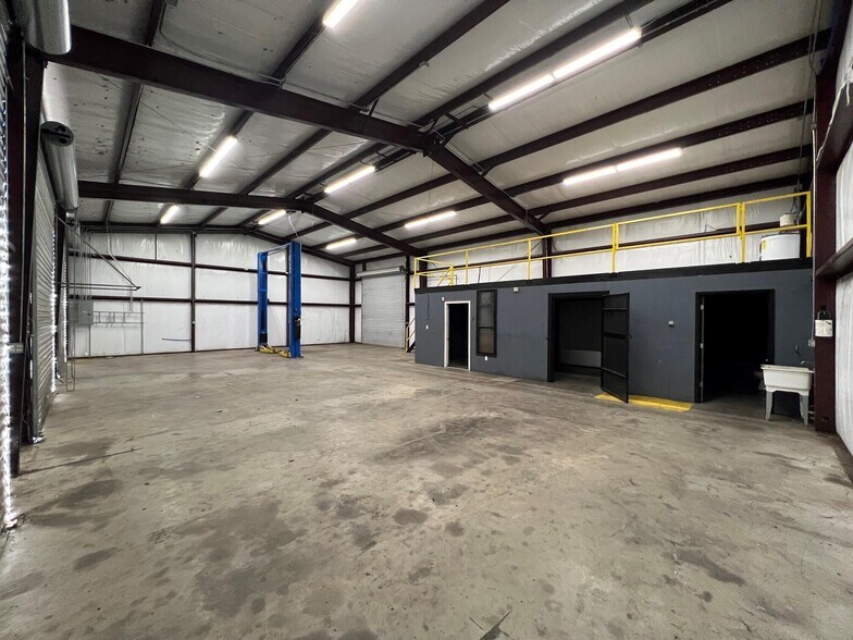 More Photos Of 8411 US Highway 64 W, Russellville Industrial For Sale