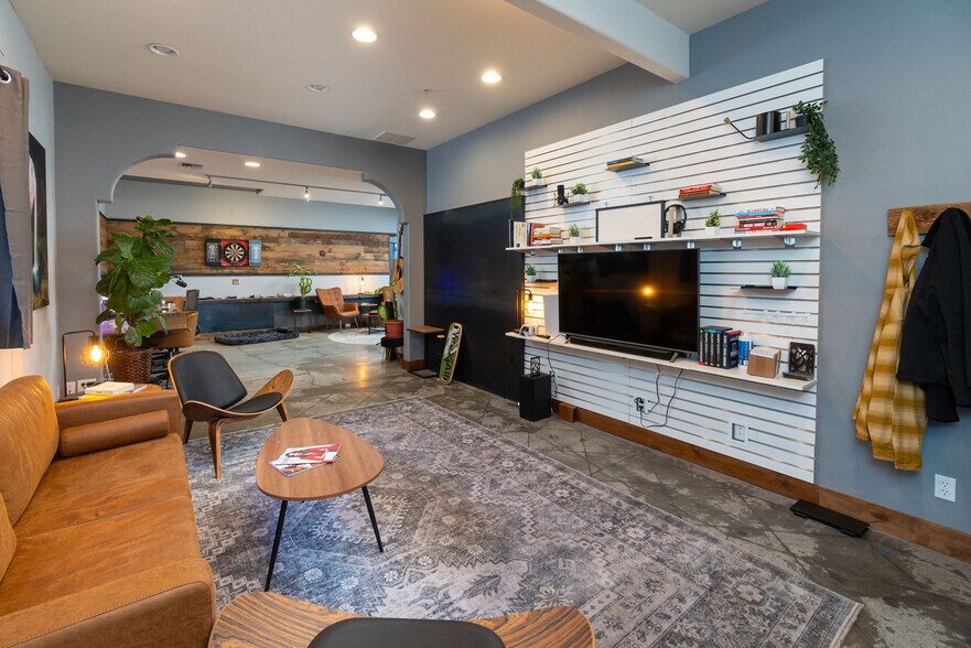 More Photos Of 626 NW Arizona Ave, Bend Office For Sale