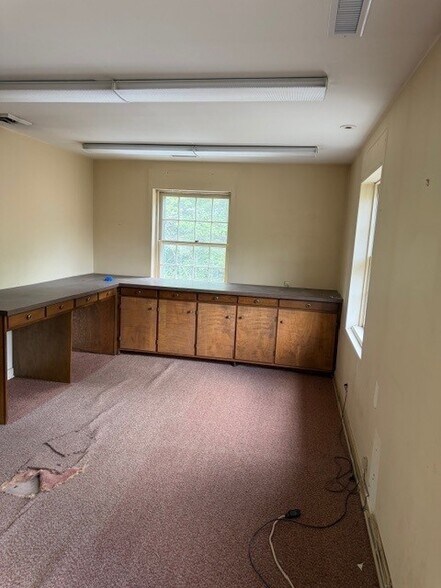 More Photos Of 1147 Rose Hill Dr, Charlottesville Office For Sale