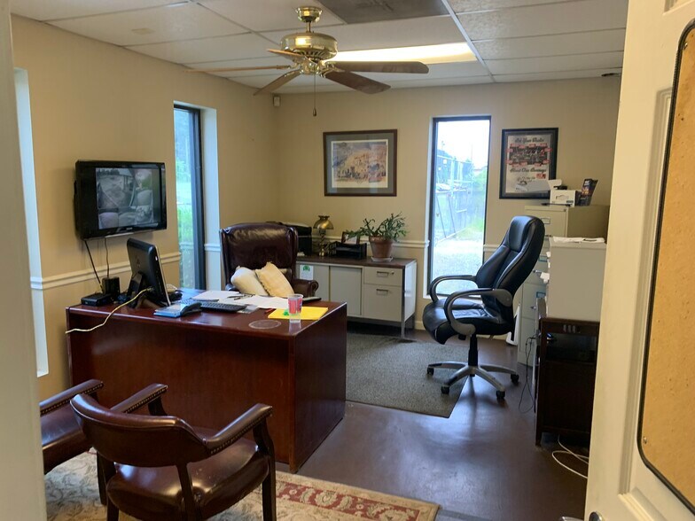 More Photos Of 6044 Hawkinsville Rd, Macon-Bibb Service For Lease