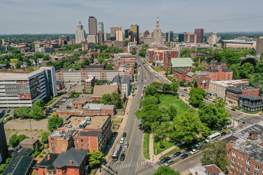 More Photos Of 29 Main St, Hartford Office Residential For Sale