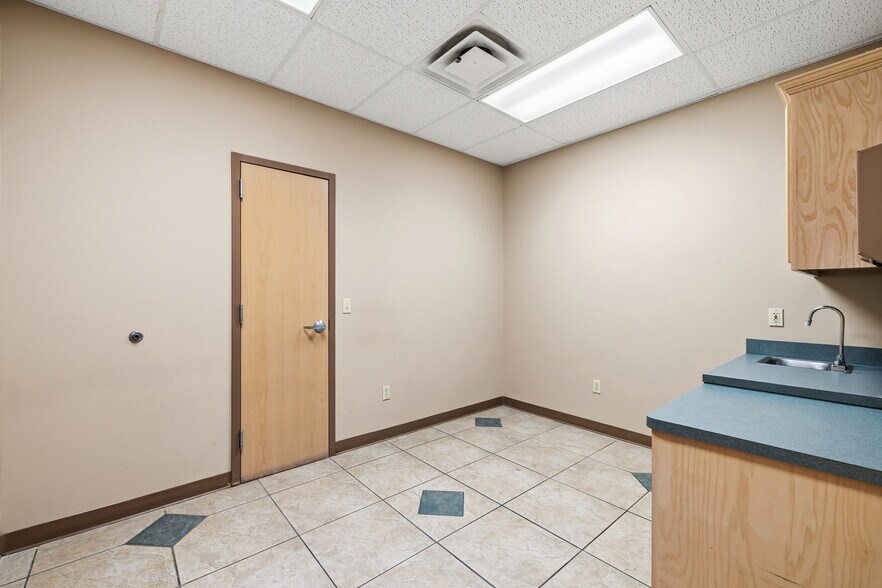 More Photos Of 1200 E Savannah Ave, McAllen Medical For Lease