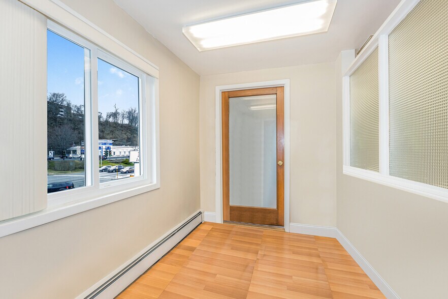 More Photos Of 2132 Central Park Ave, Yonkers Freestanding For Sale