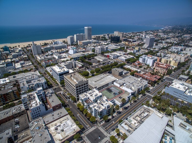 More Photos Of 525 Santa Monica Blvd, Santa Monica Apartments For Sale