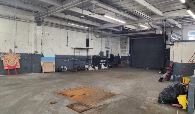 More Photos Of 6920 48th Ave, Woodside Auto Repair For Sale