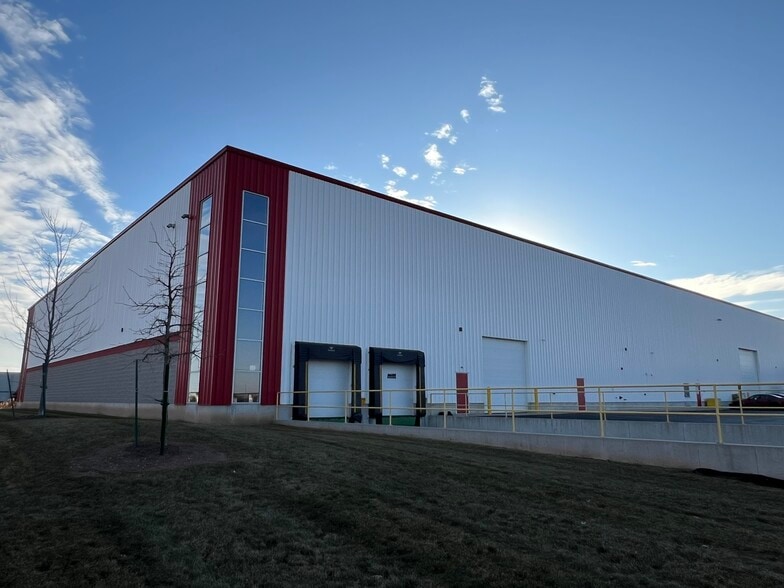 More Photos Of 2801 W Evergreen Dr, Appleton Warehouse For Lease