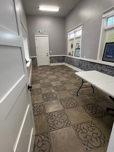 More Photos Of 11 E Texas Ave, Baytown General Retail For Sale