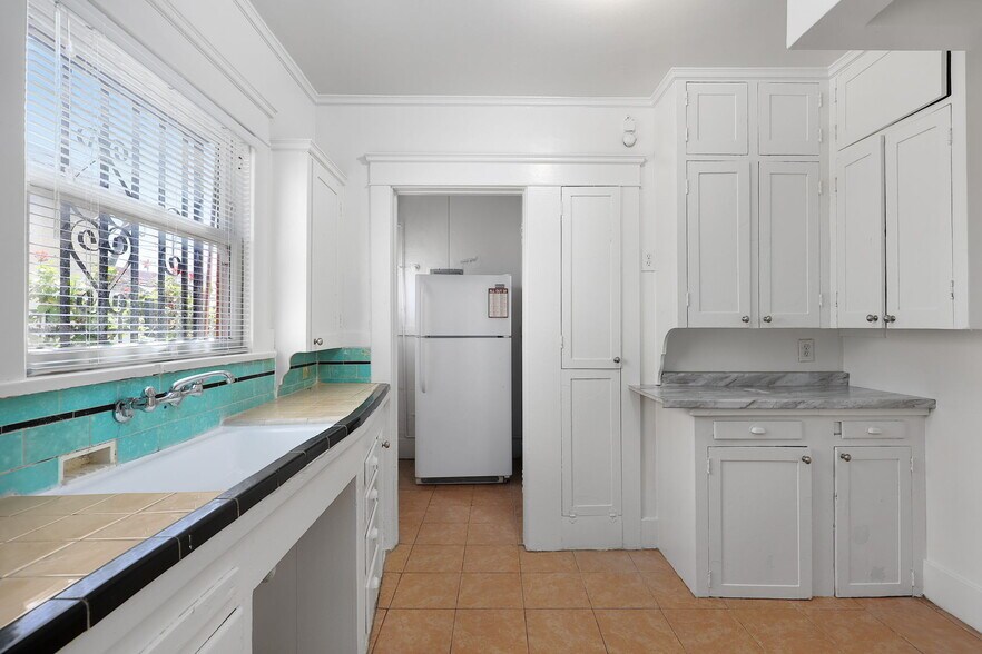 More Photos Of 1462 W 53rd St, Los Angeles Apartments For Sale