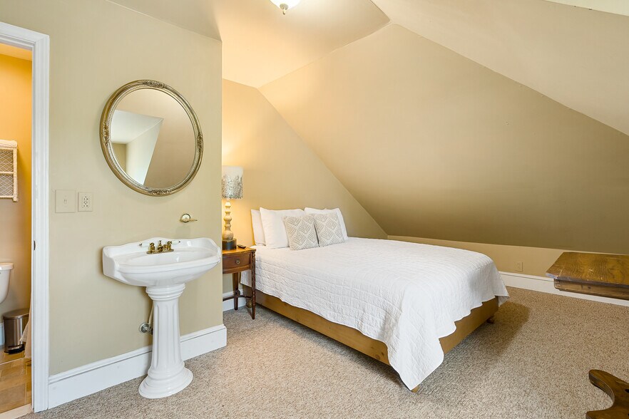 More Photos Of 207 Westminster Hwy, Westminster Specialty For Sale