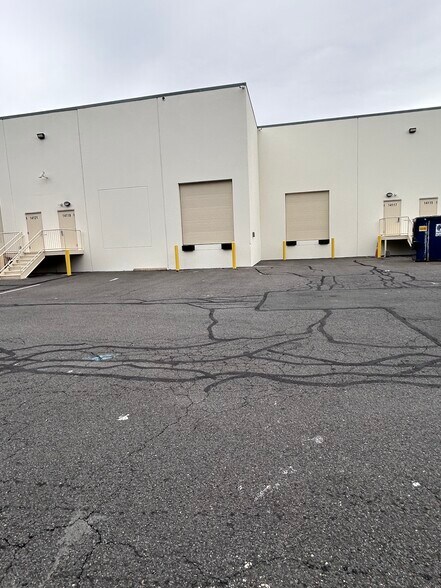 More Photos Of 14101-14121 Mariah Ct, Chantilly Light Manufacturing For Lease