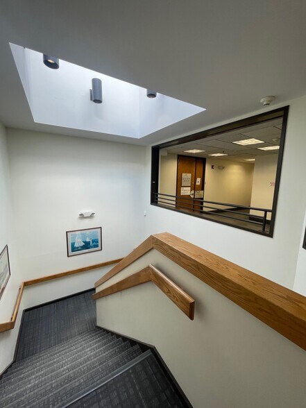 More Photos Of 2 Shaws Cv, New London Medical For Lease