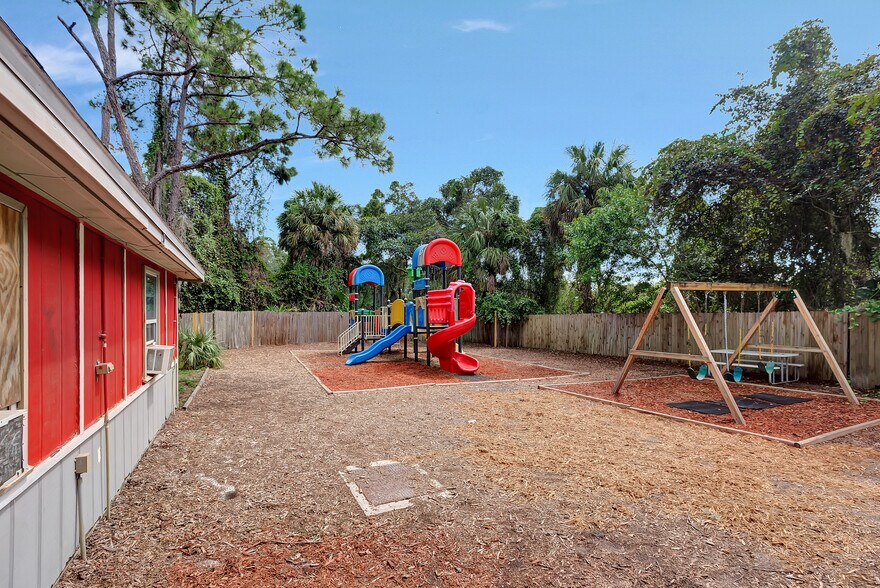 More Photos Of 8001 Sheldon Rd, Tampa Daycare Center For Sale