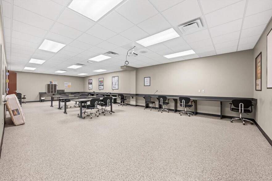 More Photos Of 13020 S Sunnylane Rd, Moore Industrial For Lease