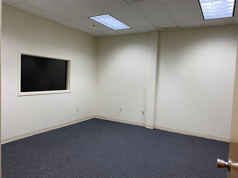 More Photos Of 90 S Park St, Willimantic Warehouse For Lease