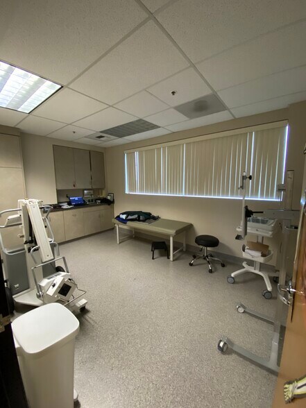 More Photos Of 1501 Oakdale Rd, Modesto Medical For Lease