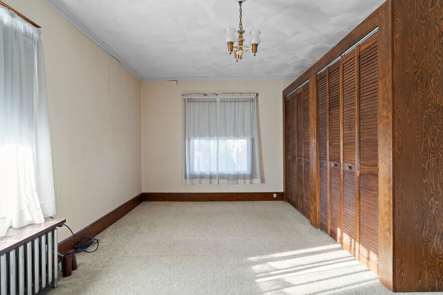 More Photos Of 150 Main St, Johnson City Medical For Sale