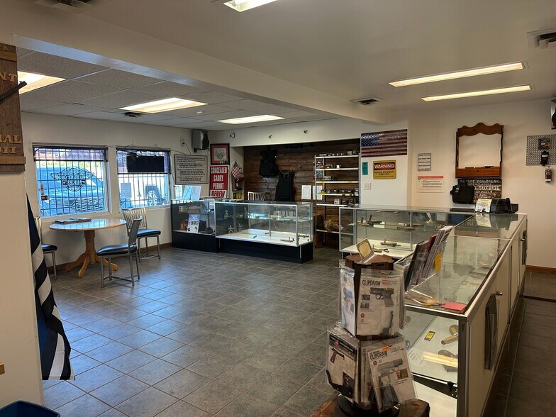 More Photos Of 436 S Schuyler Ave, Bradley Storefront For Sale