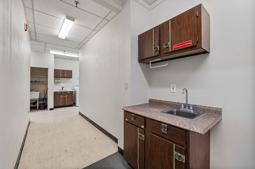 More Photos Of 1075 National Pky, Mansfield Office For Sale