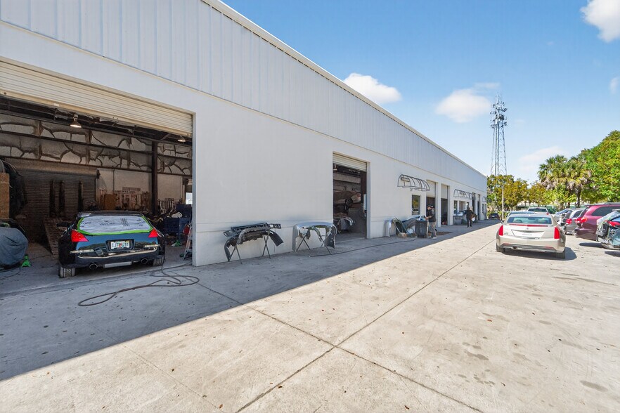 More Photos Of 170 Business Park Way, Royal Palm Beach Warehouse For Lease