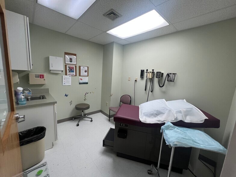 More Photos Of 140 Commonwealth Ave, Danvers Medical For Lease