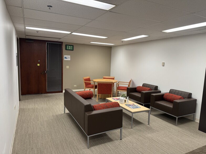 More Photos Of 1600 Kapiolani Blvd, Honolulu Office For Lease