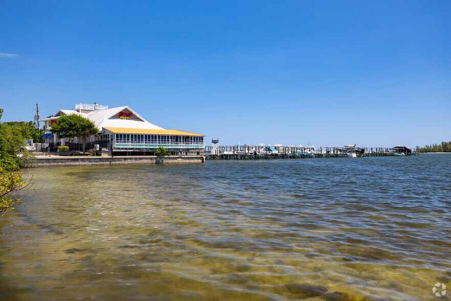 More Photos Of 806 Indian River Dr, Sebastian Marina For Sale