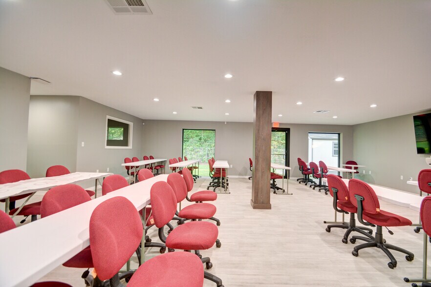 More Photos Of 26615 Oak Ridge Dr, The Woodlands Office For Lease