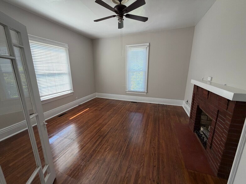 More Photos Of 701 Chestnut St, Bowling Green Office For Lease