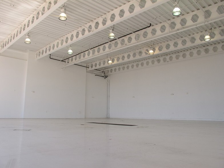 More Photos Of 2100 Palomar Airport Rd, Carlsbad Airplane Hangar For Sale