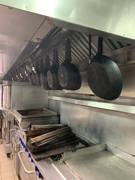 More Photos Of 307 N Broadway, Green Bay Restaurant For Sale