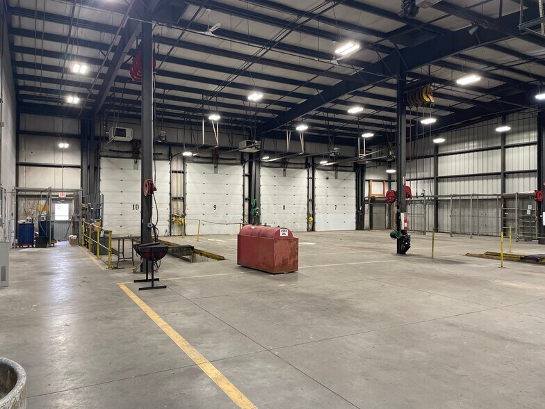 More Photos Of 3408 101st St, Urbandale Truck Terminal For Sale