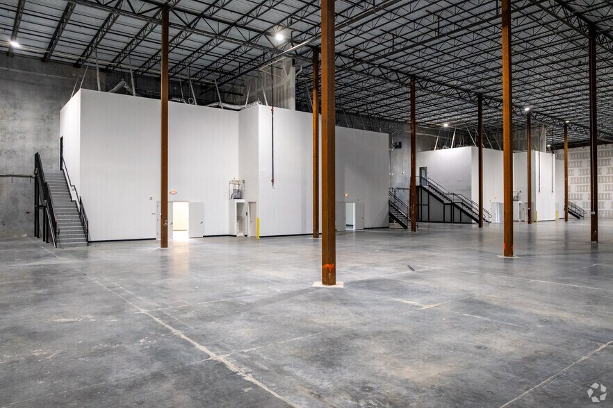 More Photos Of 1863 Lakewood Rd, Toms River Distribution For Lease