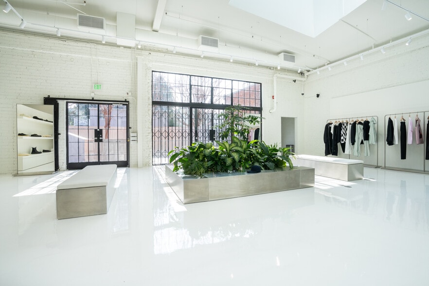 More Photos Of 9970 Santa Monica Blvd, Beverly Hills Storefront For Lease