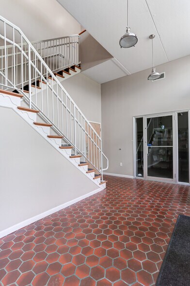 More Photos Of 704 Lisburn Rd, Camp Hill Office For Lease