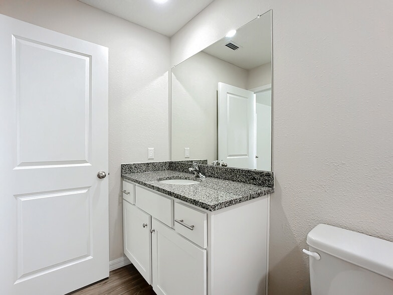 More Photos Of 9556 Hood Rd, Jacksonville Apartments For Sale