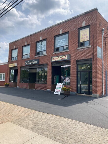 Primary Photo Of 1123-1125 New Britain Ave, West Hartford Medical For Lease