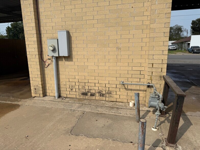 More Photos Of 604 N Main St, Stuttgart Carwash For Sale